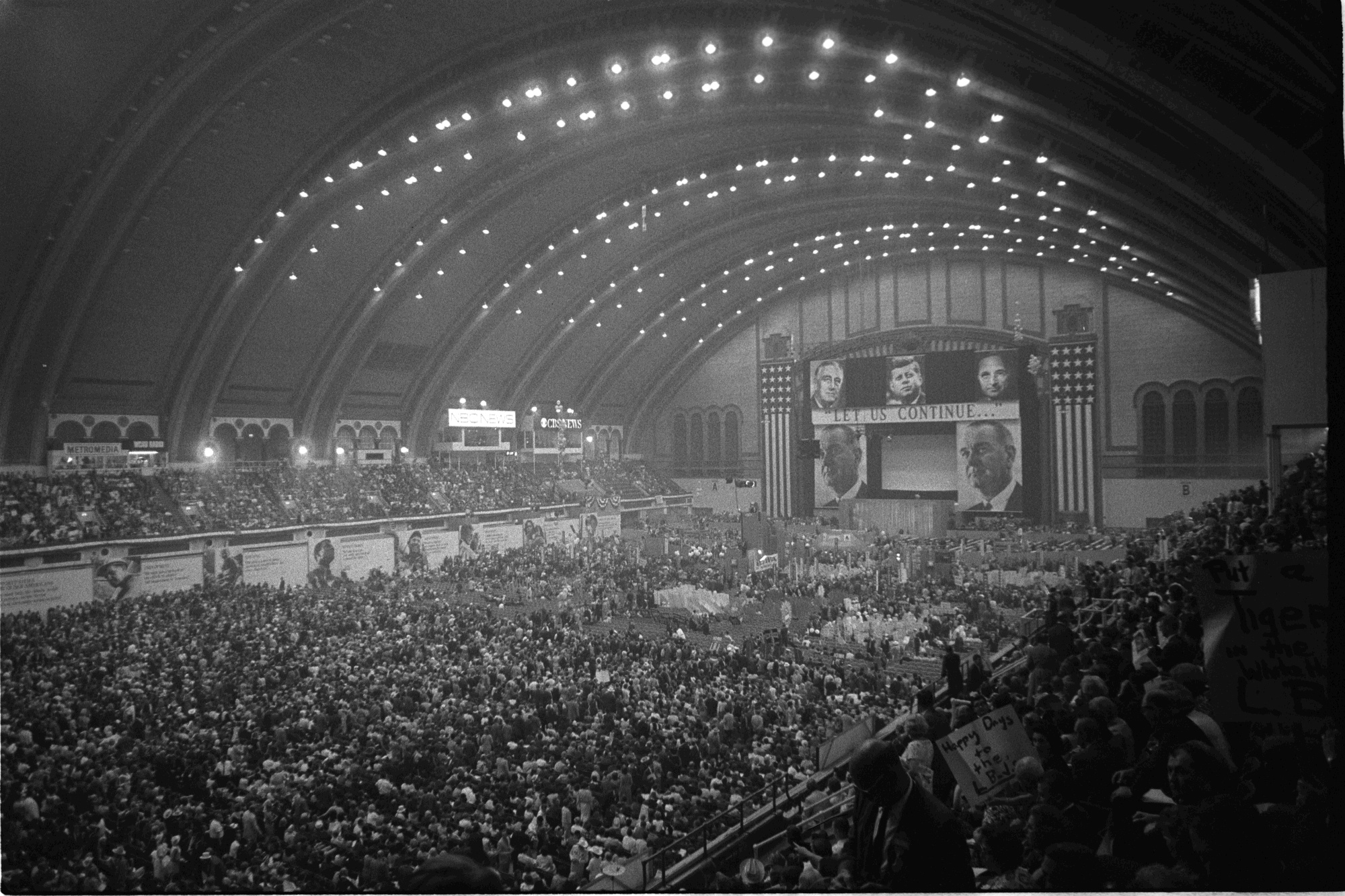 1964_Democratic_National_Convention.jpg (2000×1332)